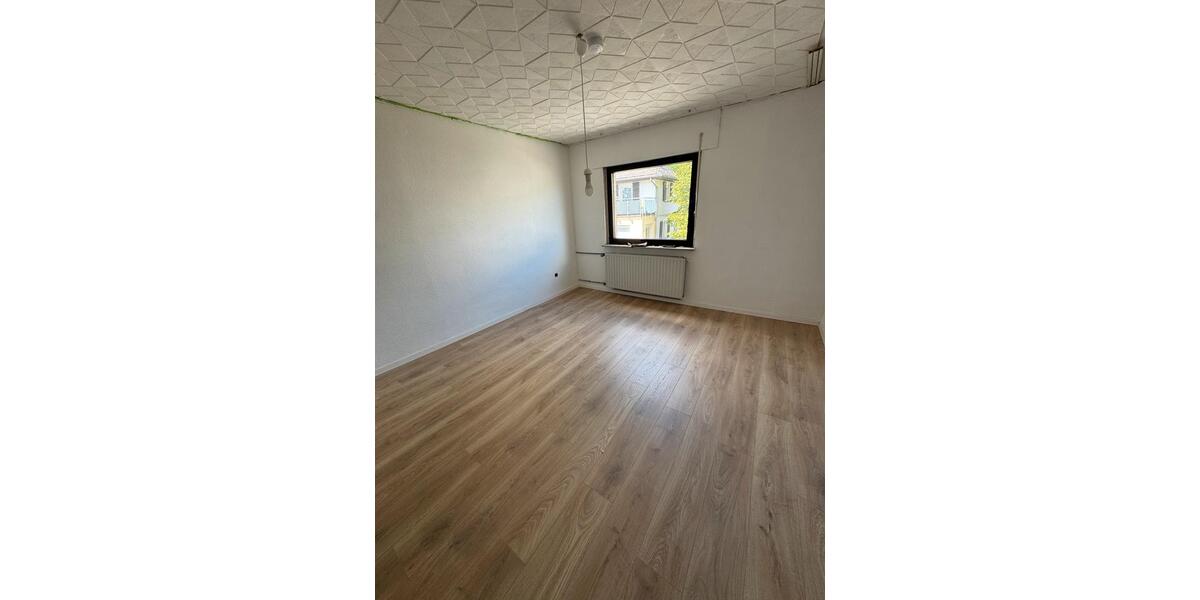 Etagenwohnung Bad Camberg - 3 Zimmer, 80 m&sup2;, 900&euro; | Angebot:26512789