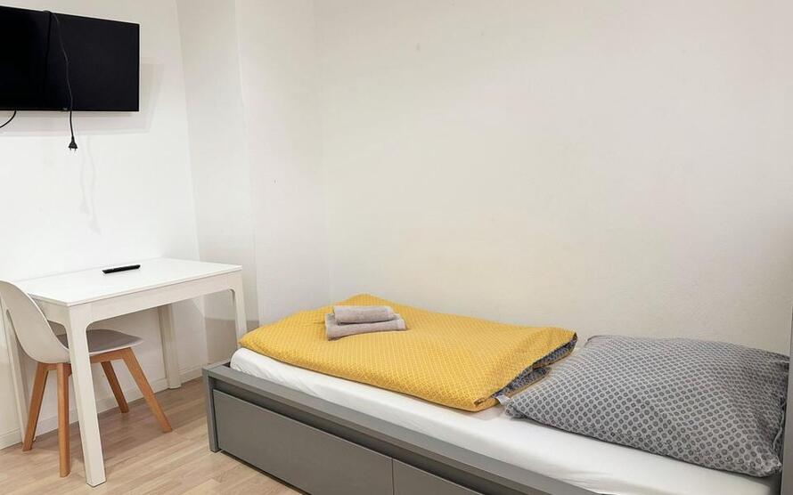 2-Zimmerwohnung mit TV, Internet, DuscheWc, Küche, Waschmaschine, Trockner und Parkplatz