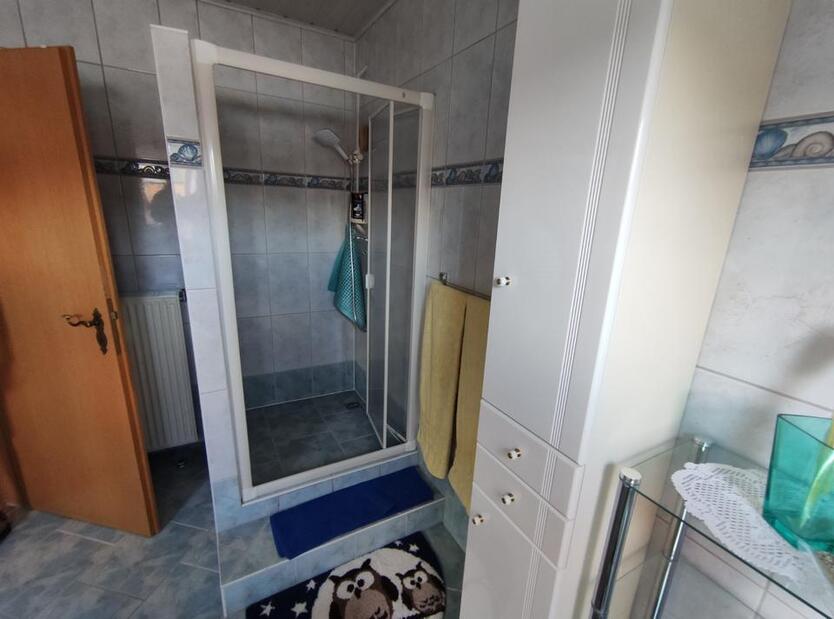 L34W4 - Tolle 3-Zimmer - DG-Wohnung in Vierfamilienhaus, Balkon, Gartennutzung zimmer