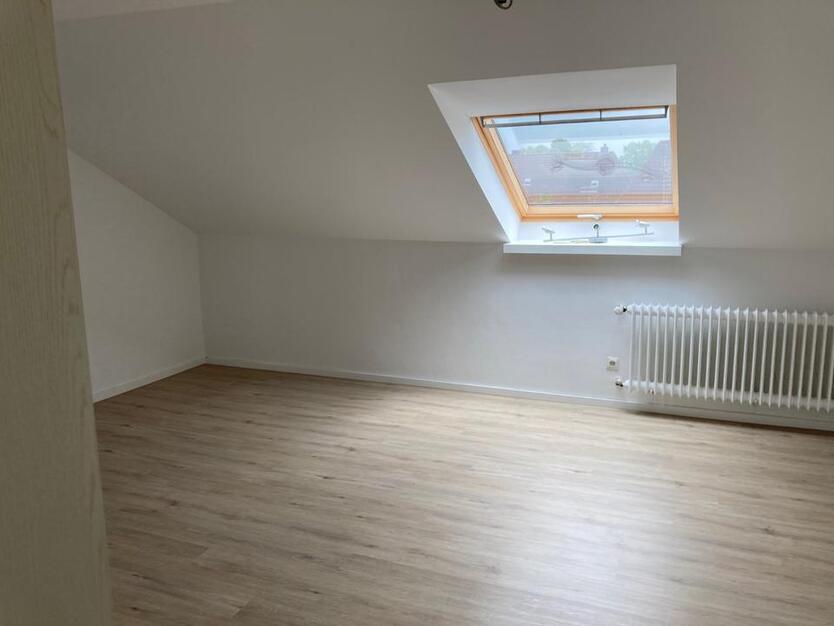 Bocholt, schöne 1-Zi.-DG-Wohnung