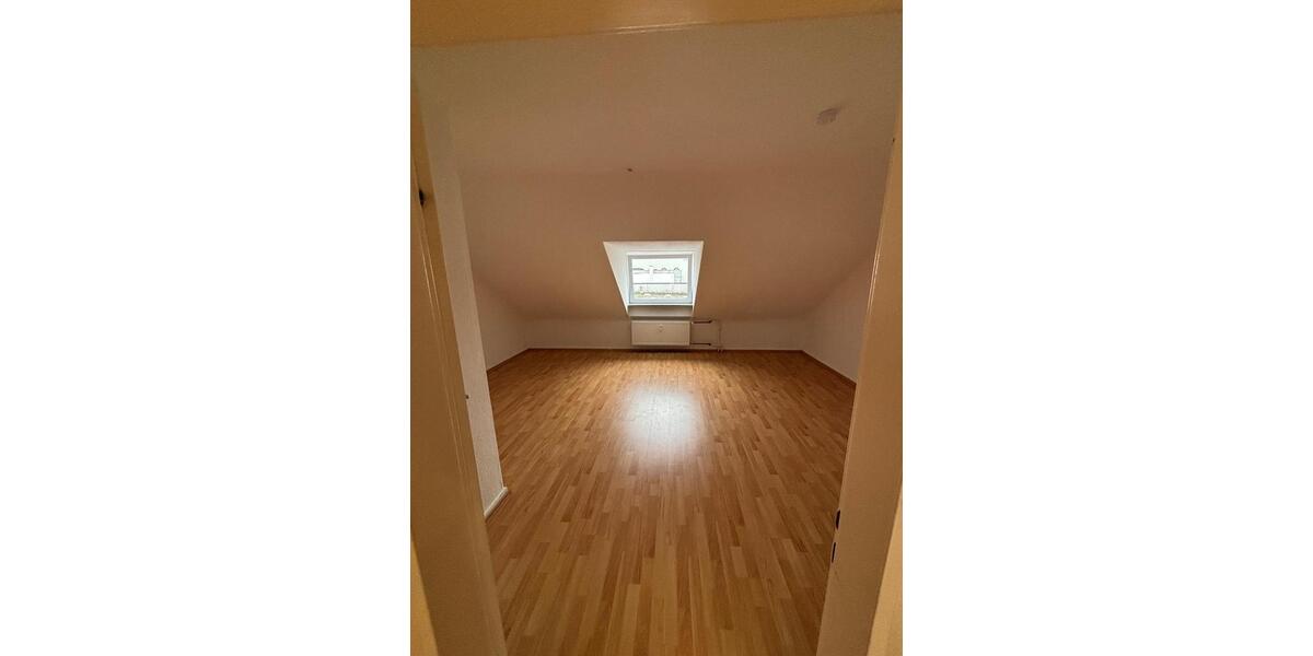 Dachgeschoßwohnung Kassel Fasanenhof - 28 Zimmer, 85 m&sup2;, 235&euro; | Angebot:25975095