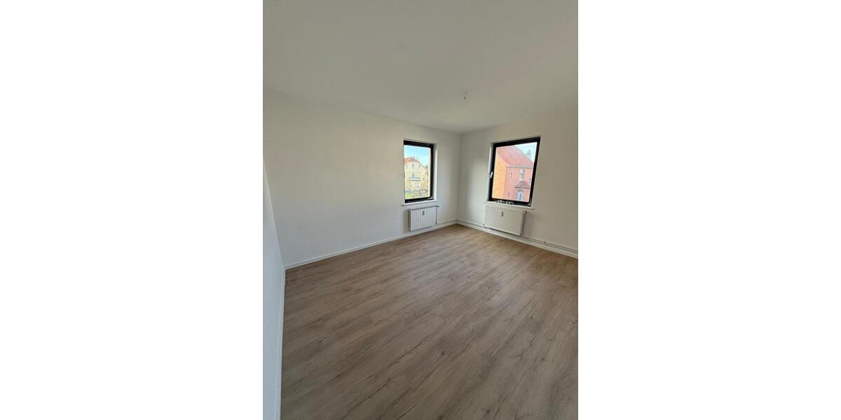 renovierte kernsanierte 4 Zimmer - Wohnung in Zentraumsnähe 4 zimmer