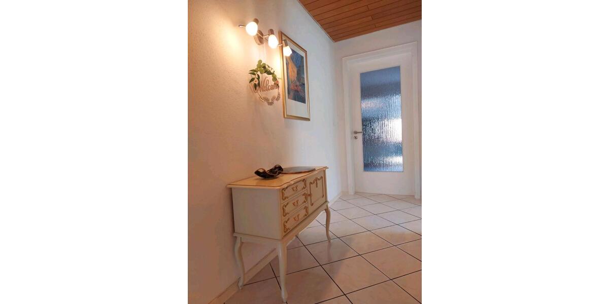 Dachgeschoßwohnung Singen (Hohentwiel) - 3 Zimmer, 80 m&sup2;, 100&euro; | Angebot:26615331