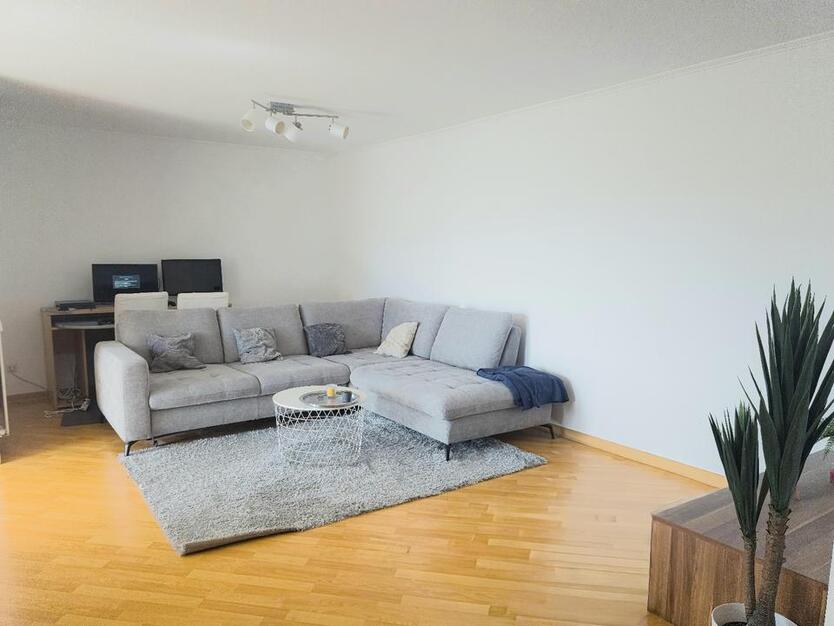 Attraktive 2,5-Zimmer-Wohnung mit Südbalkon und Tiefgaragenstellplatz – ideal für Singles oder Paare