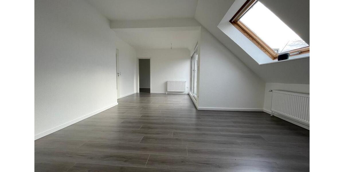 Dachgeschoßwohnung Bremen Häfen - 2.5 Zimmer, 54 m&sup2;, 650&euro; | Angebot:25865092