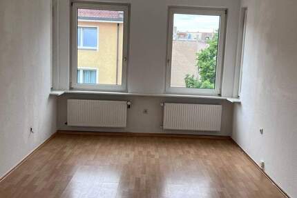 2er WG geeignet - Zentrumsnahe 2-Zimmerwohnung mit Balkon in 90443 Nürnberg 2 zimmer