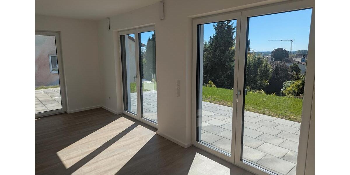 Erdgeschoßwohnung Deggendorf - 3 Zimmer, 86 m&sup2;, 1.035&euro; | Angebot:26632544