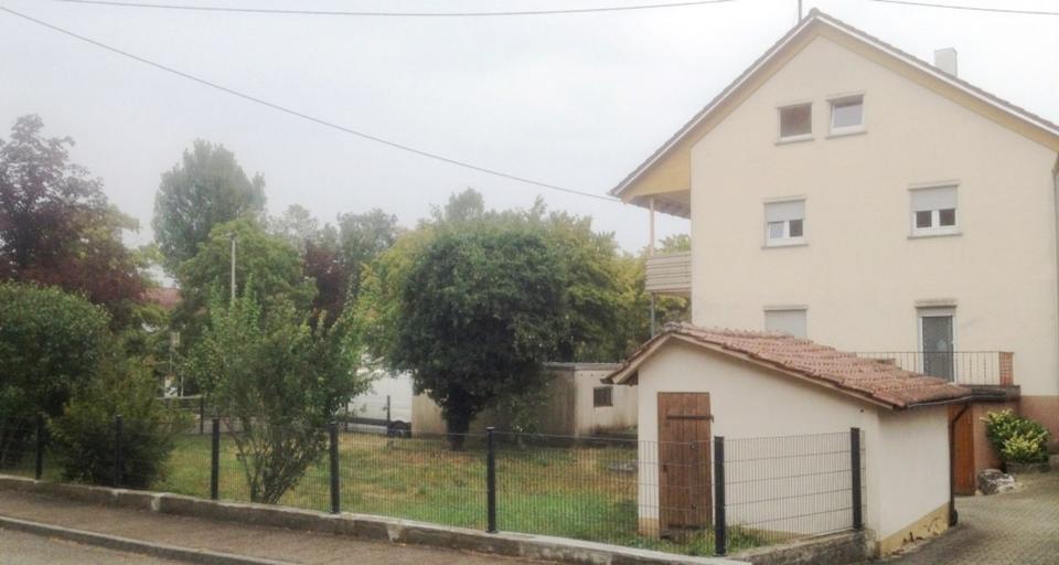 HELLE 3 ZI. OG-Wohnung IM 3-FH MIT BALKON + GARTEN + EINZELGARAGE