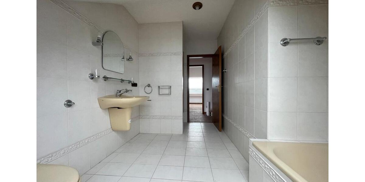 Dachgeschoßwohnung Mönchengladbach - 2 Zimmer, 70 m&sup2;, 690&euro; | Angebot:24454370