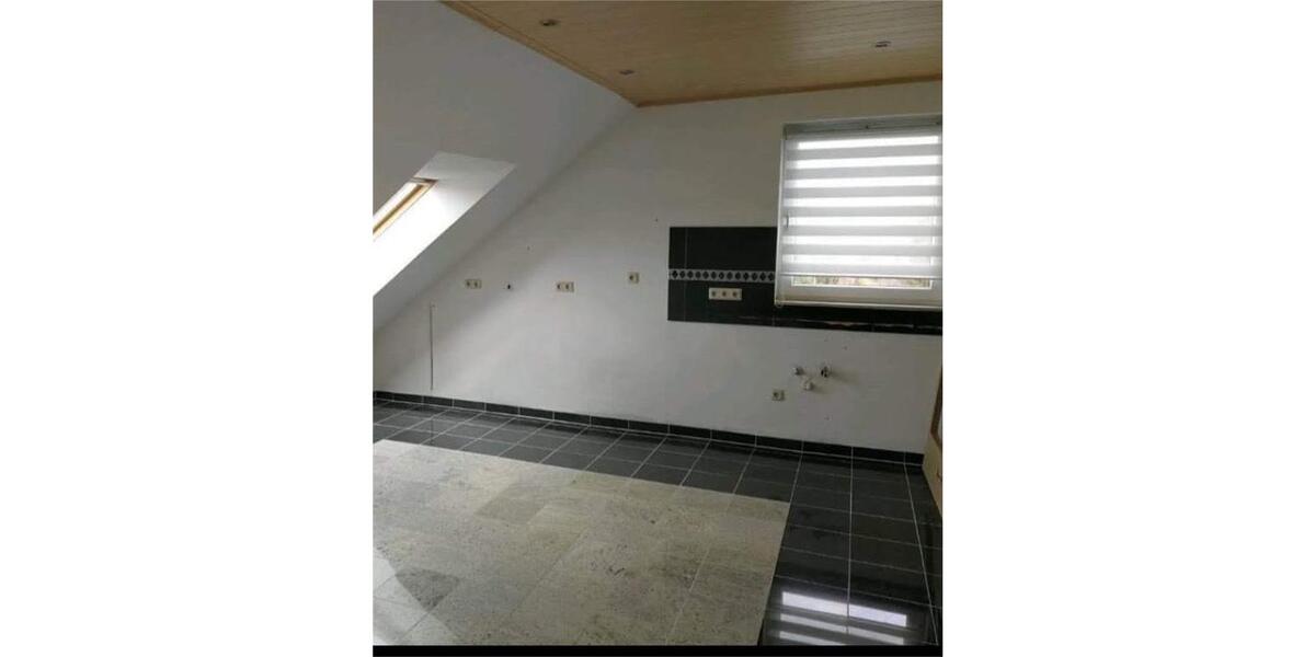 Dachgeschoßwohnung Schiffweiler - 4 Zimmer, 85 m&sup2;, 600&euro; | Angebot:23804969