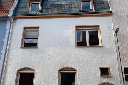 Haus Pirmasens - 6 Zimmer, 181 m&sup2;, 1.150&euro; | Angebot:23133255