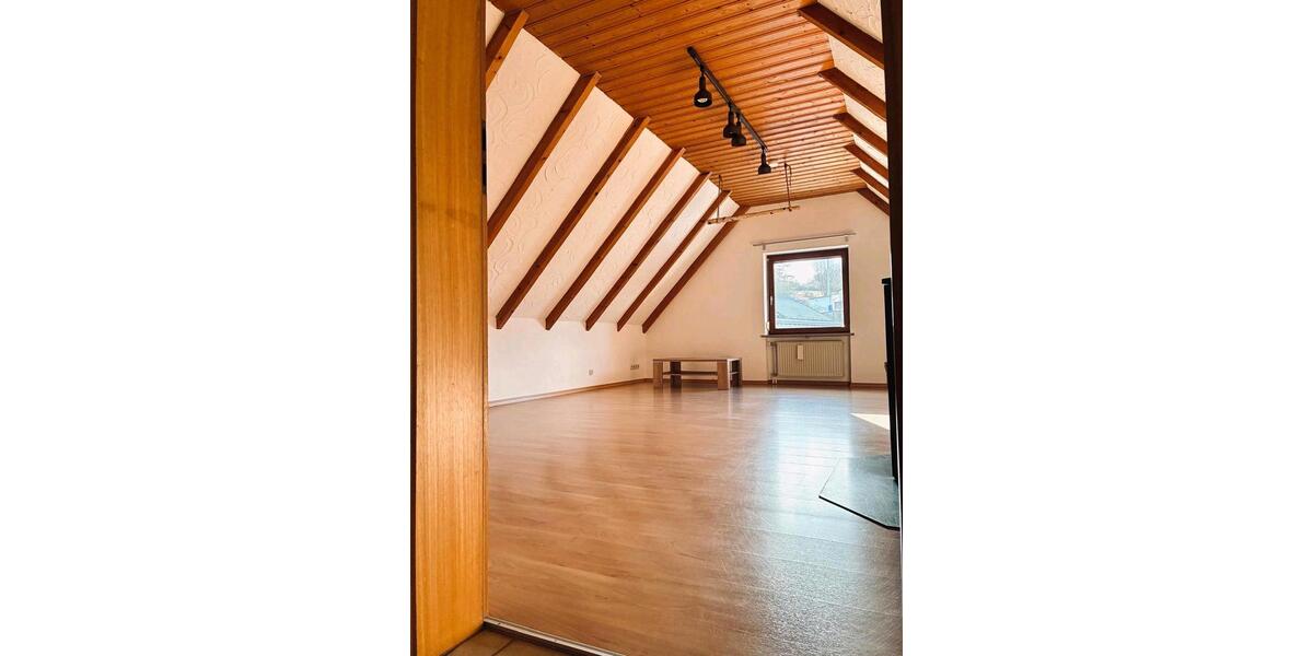 Dachgeschoßwohnung Deuerling - 3 Zimmer, 85 m&sup2;, 1.030&euro; | Angebot:24434060