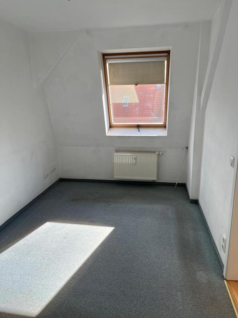 Renovierung in eigener Hand ! Tolle Lage, Herrliche Wohnung mit Balkon...5 Monate mietfrei 4 zimmer