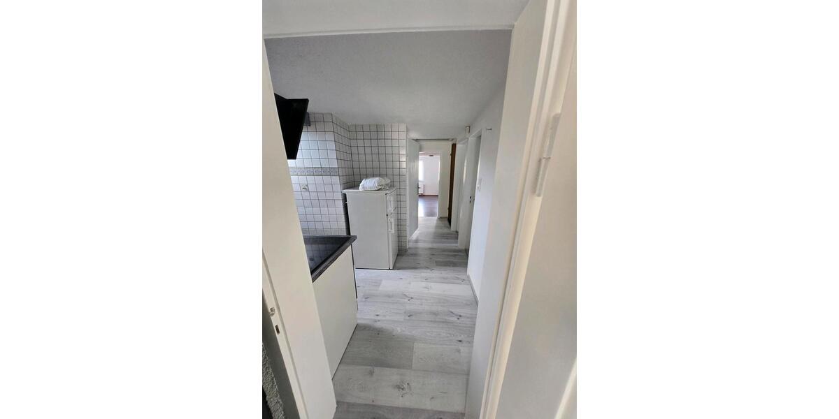 Dachgeschoßwohnung Backnang - 3 Zimmer, 65 m&sup2;, 1.000&euro; | Angebot:26644326