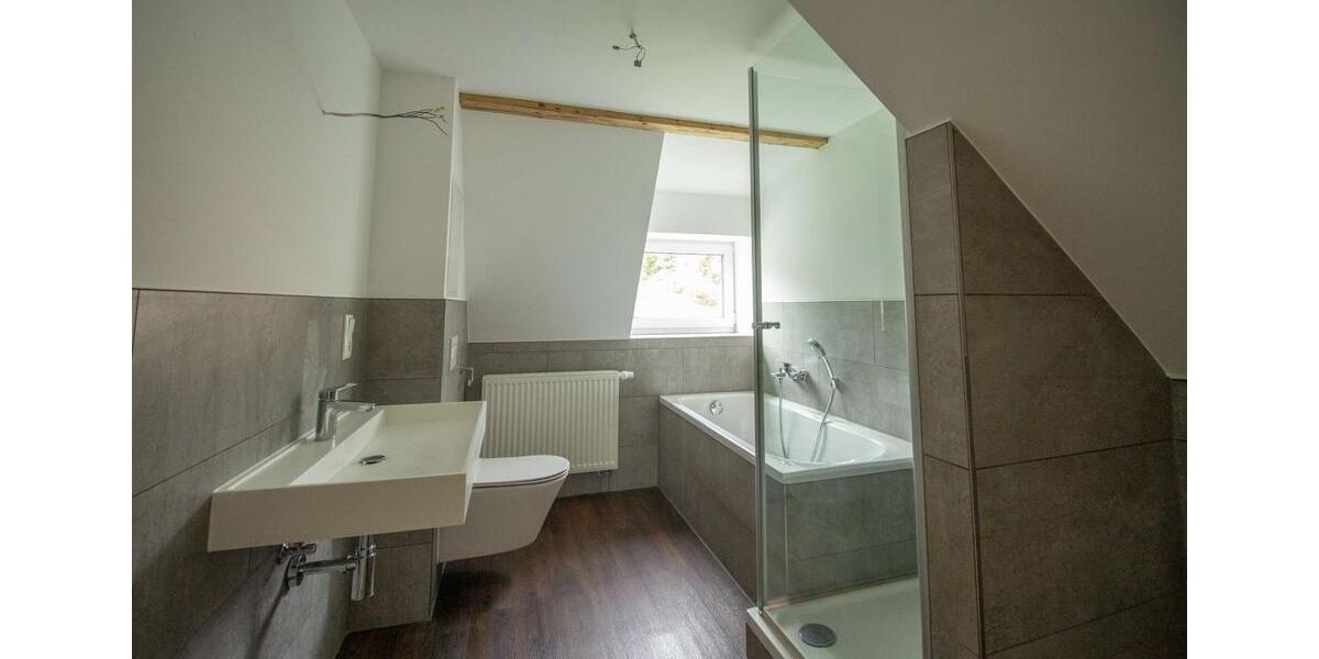 Etagenwohnung Rodewisch - 4 Zimmer, 98 m&sup2;, 910&euro; | Angebot:25626384