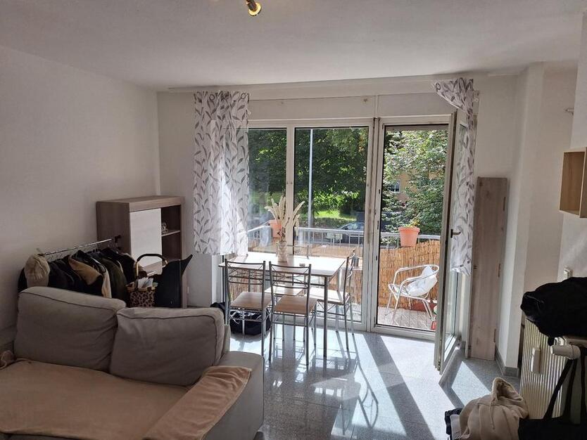 St. Johann: Helles 1,5 -Zimmer-Apartment mit Balkon
