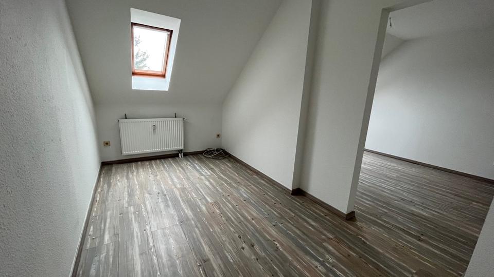 Dachgeschoßwohnung Werdau - 4 Zimmer, 80 m&sup2;, 500&euro; | Angebot:23808651
