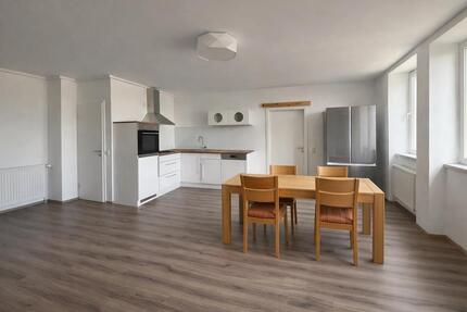 Wohnung Neuhaus am Rennweg - 2 Zimmer, 65 m&sup2;, 450&euro; | Angebot:25930585