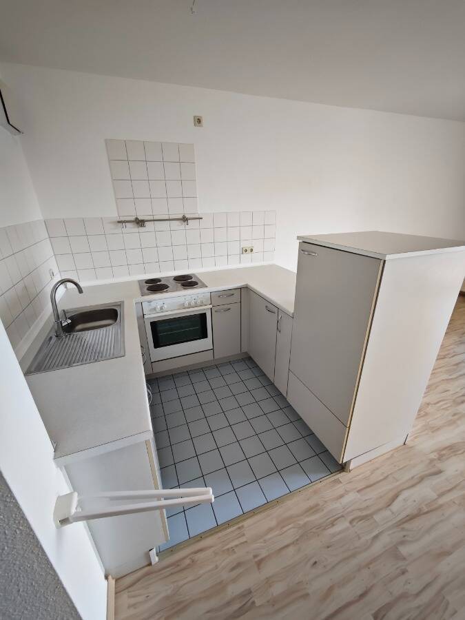 schöne 2-Raum Wohnung mit EBK, Balkon und Stellplatz * sofort frei! 2 zimmer