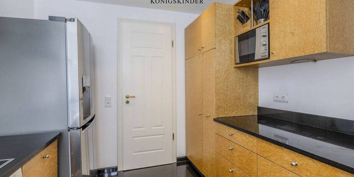 Etagenwohnung Stuttgart Mitte - 5 Zimmer, 130 m&sup2;, 2.700&euro; | Angebot:26859009