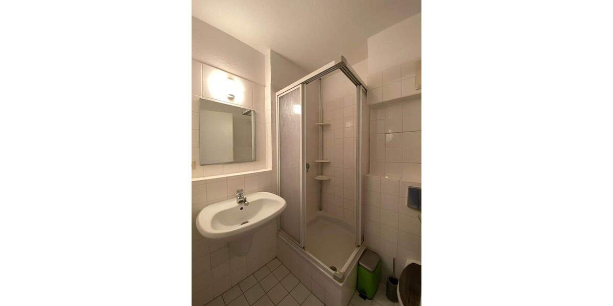 1-Raum-Wohnung mit Balkon, Dusche und Stellplatz in Naumburg 1 zimmer