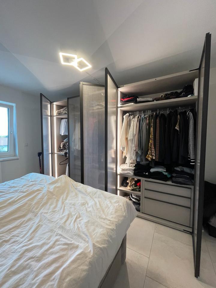 Helle, ruhige Neubau 3-Zi-Whg mit EBK, Stellplätzen in WBB zimmer