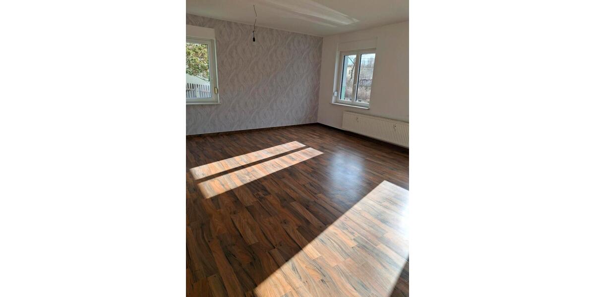 Erdgeschoßwohnung Werdau - 4 Zimmer, 101 m&sup2;, 855&euro; | Angebot:26040348
