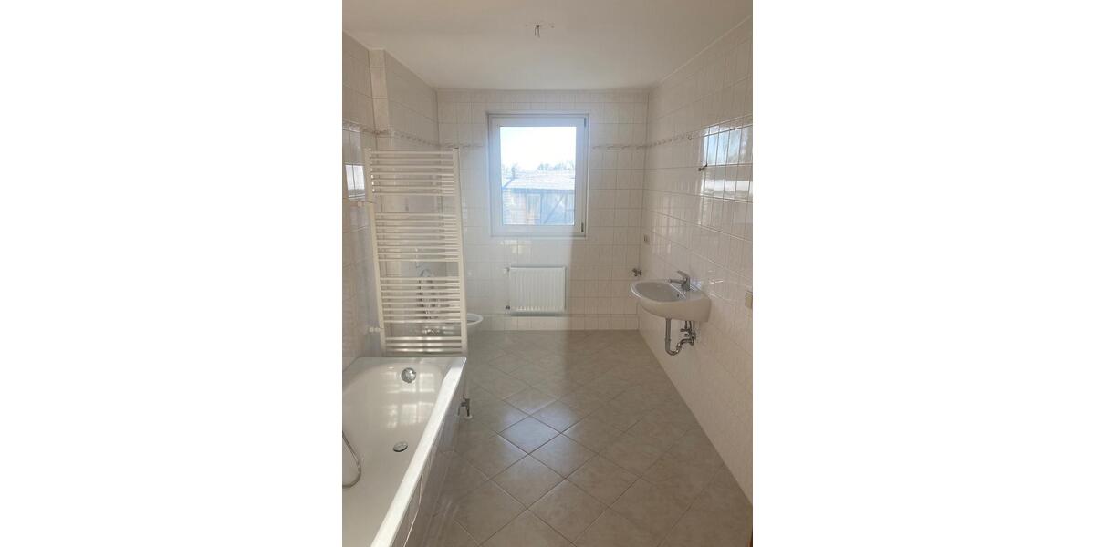 Etagenwohnung Staßfurt - 4 Zimmer, 103 m&sup2;, 500&euro; | Angebot:26633185