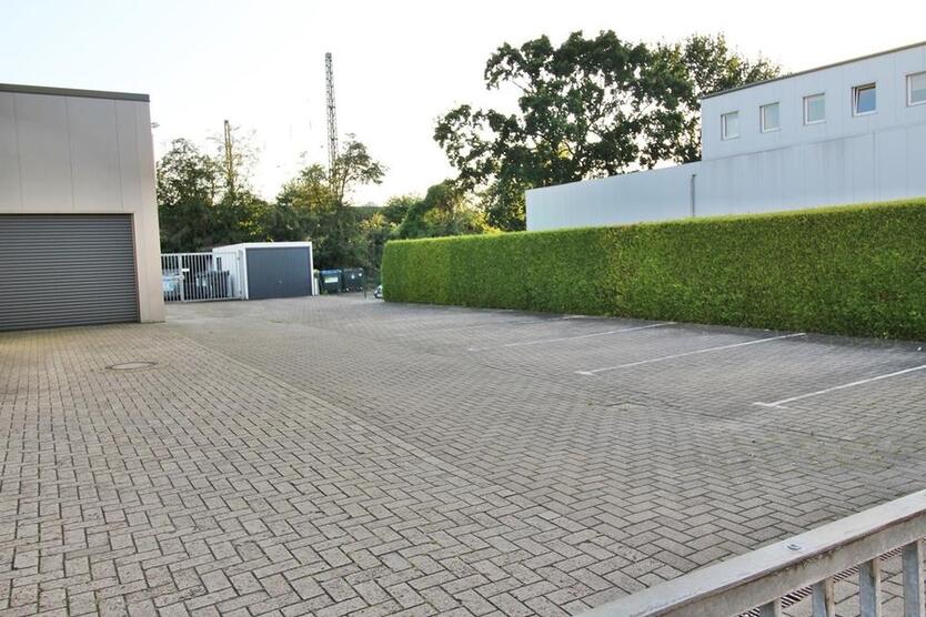 Hastedt ** Bürofläche ** gepflegt und ruhig - mit einem KFZ-Stellplatz
