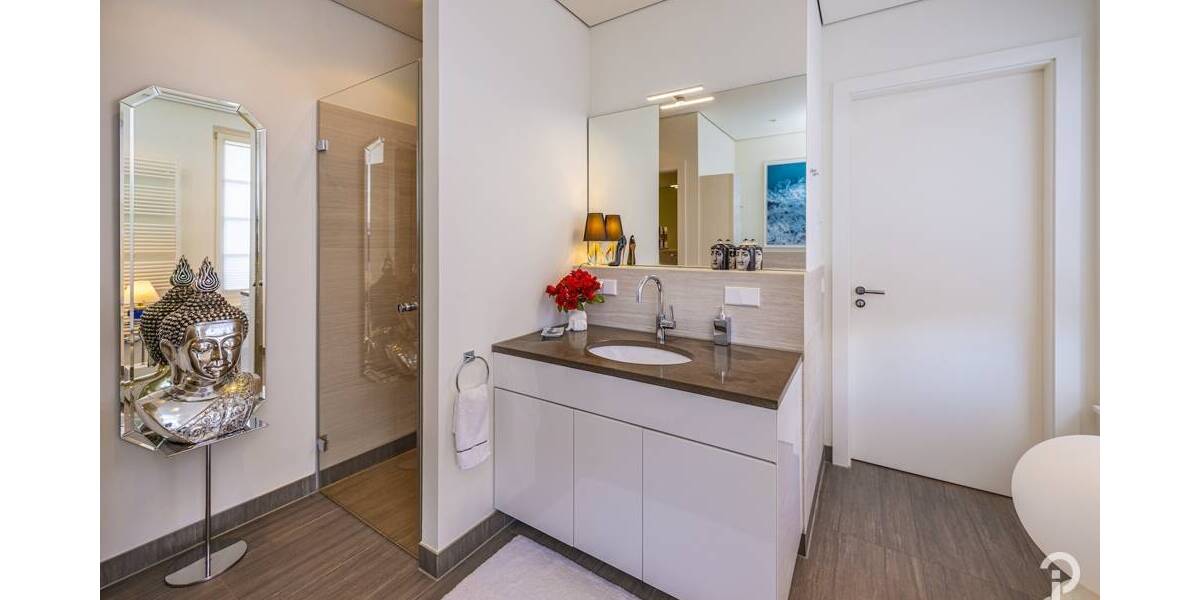 Etagenwohnung Düsseldorf Heerdt - 2 Zimmer, 105 m&sup2;, 2.300&euro; | Angebot:26080143