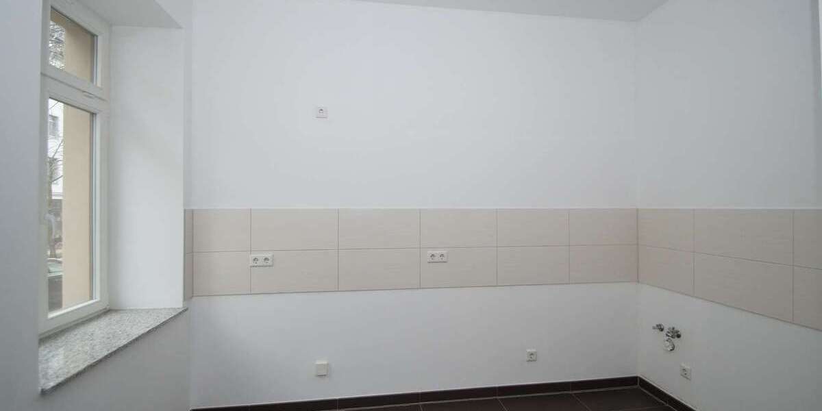 mit 360° Rundgang! Sanierte 2 Zimmer mit Balkon + großer Küche am Brühl! 2 zimmer