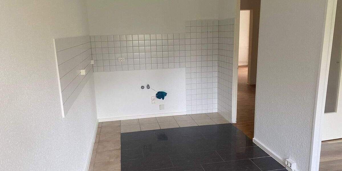 Zimmer Halle (Saale) Nördliche Neustadt - 3 Zimmer, 57 m&sup2;, 345&euro; | Angebot:25909343