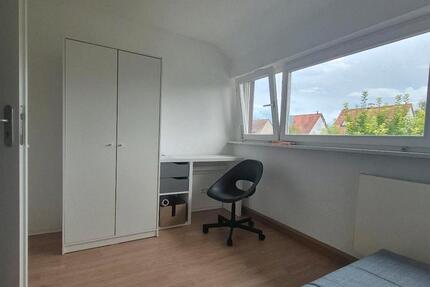 WG Zimmer möbliert und frisch renoviert