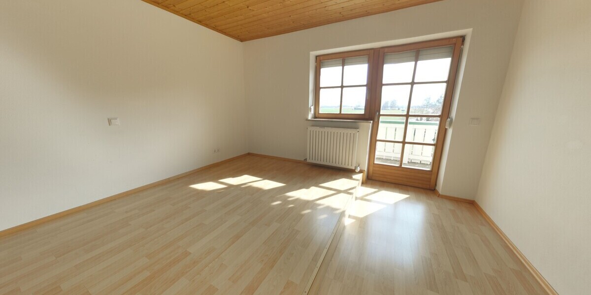 Attraktive, großzügige 3-Zimmer-Mietwohnung mit Galerie und Balkon in Ainring - sofort verfügbar! - Etagenwohnung Ainring Ainring | Angebot:26129110