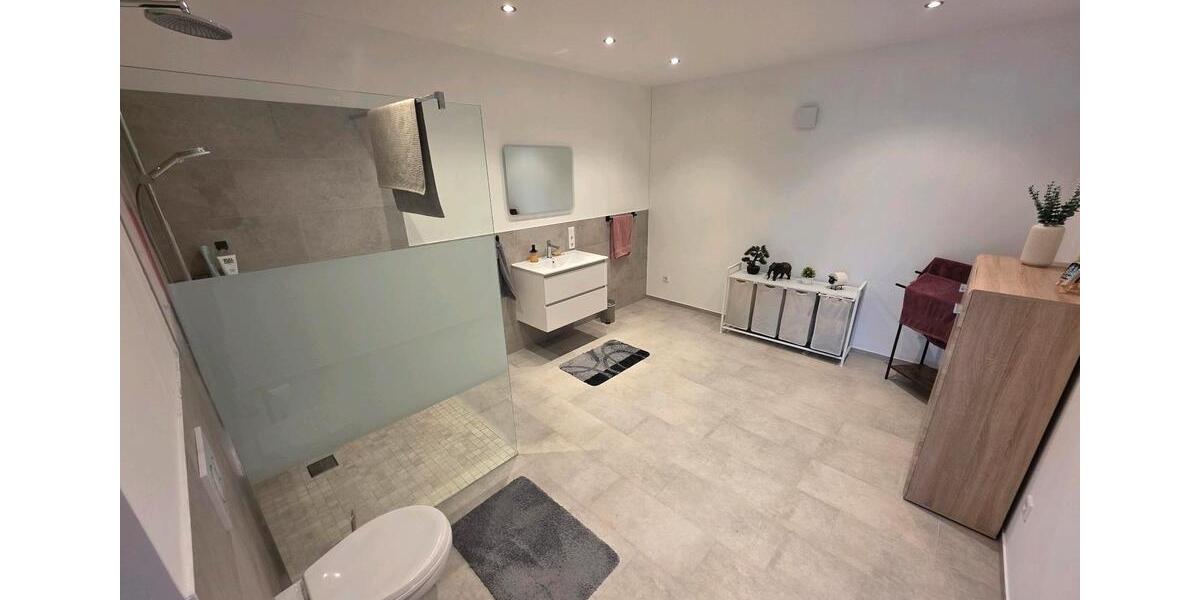 Exclusive Neubau 3,5 Zi. Wohnung, Dachg. + Galerie, großer Balkon 4 zimmer