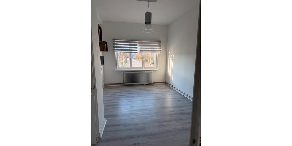 Wohnung im 1. OG in einem Wohn-und Geschäftshaus auch als Büro 4 zimmer