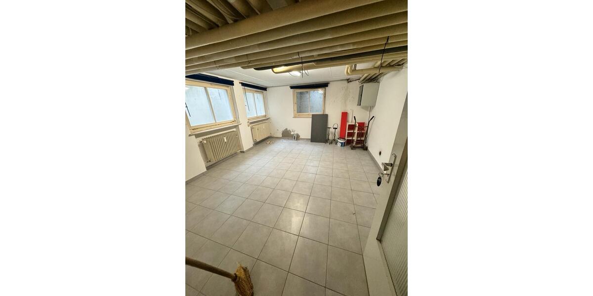 Erdgeschoßwohnung Oettingen in Bayern - 5 Zimmer, 150 m&sup2;, 1.900&euro; | Angebot:25480102