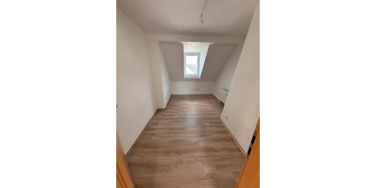 Dachgeschoßwohnung Hecklingen - 4 Zimmer, 62 m&sup2;, 350&euro; | Angebot:24878569