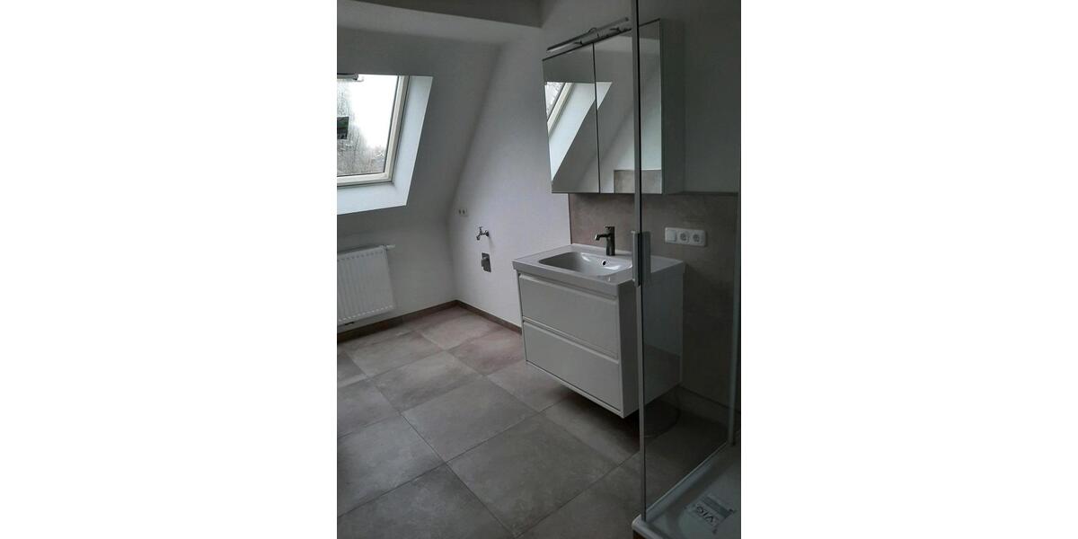 Dachgeschoßwohnung Wilhelmshaven Heppens - 2 Zimmer, 81 m&sup2;, 710&euro; | Angebot:26040405