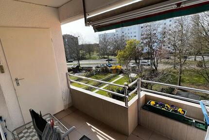 Schöne 3-Zimmer-Wohnung mit Balkon + moderner Küche 3 zimmer