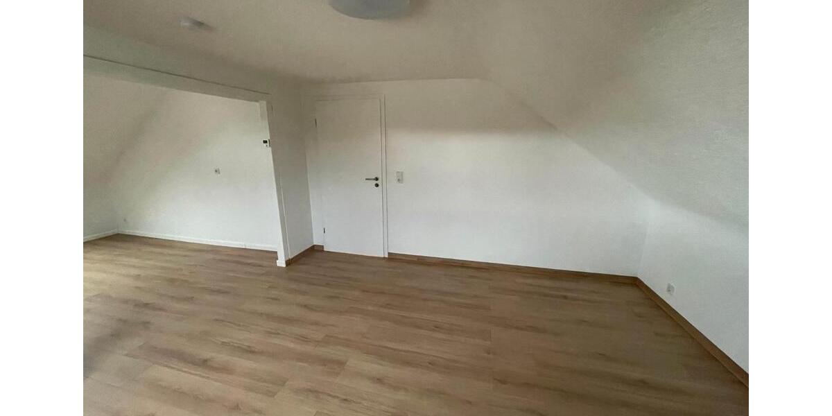 Dachgeschoßwohnung Saarbrücken West - 1 Zimmer, 65 m&sup2;, 550&euro; | Angebot:26225919