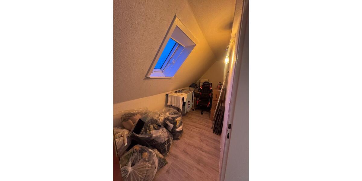 Dachgeschoßwohnung Lohfelden - 2.5 Zimmer, 65 m&sup2;, 670&euro; | Angebot:25770746