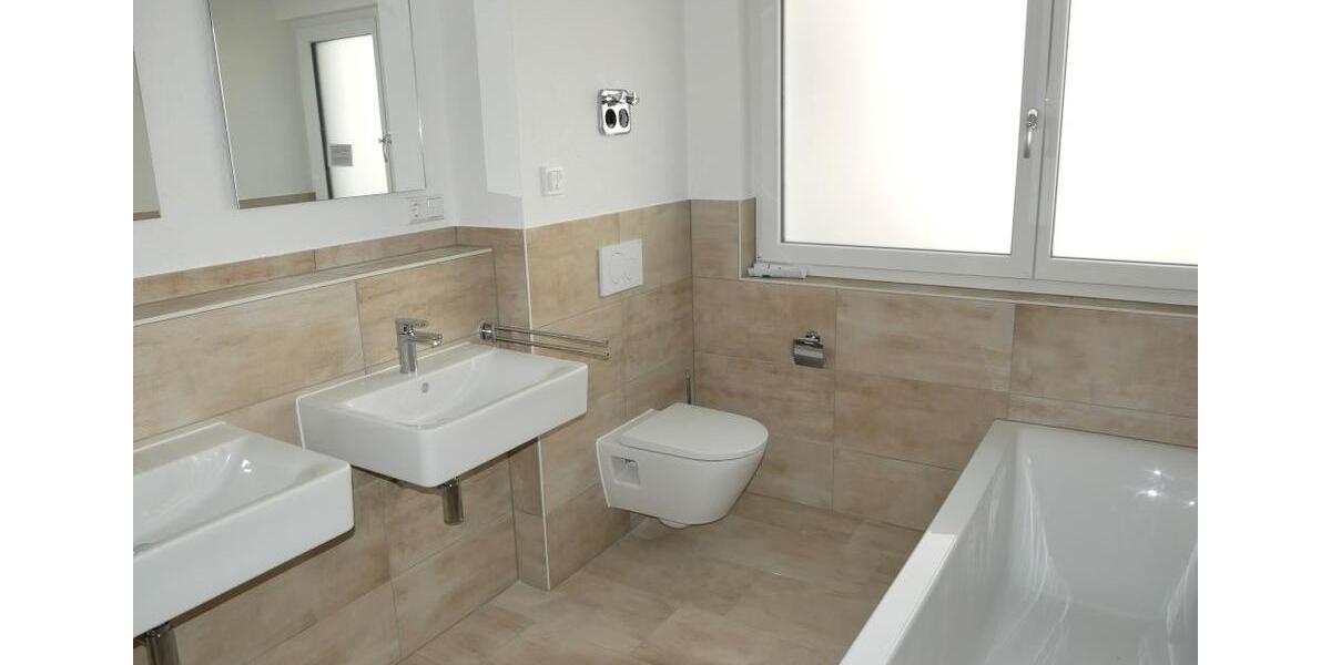 Wunderschöne Neubauwohnung mit Garten in ruhiger Lage! 4,5-Zimmer - Garage und Stellplatz! 4.5 zimmer