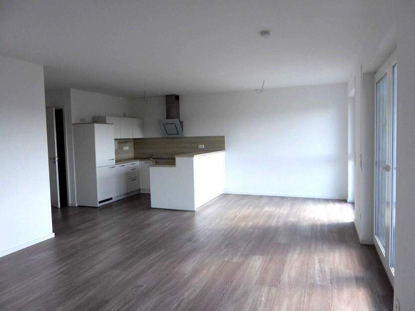 NEUWERTIGE SCHICKE WOHNUNG SUCHT NETTE MIETER!!! 3 zimmer