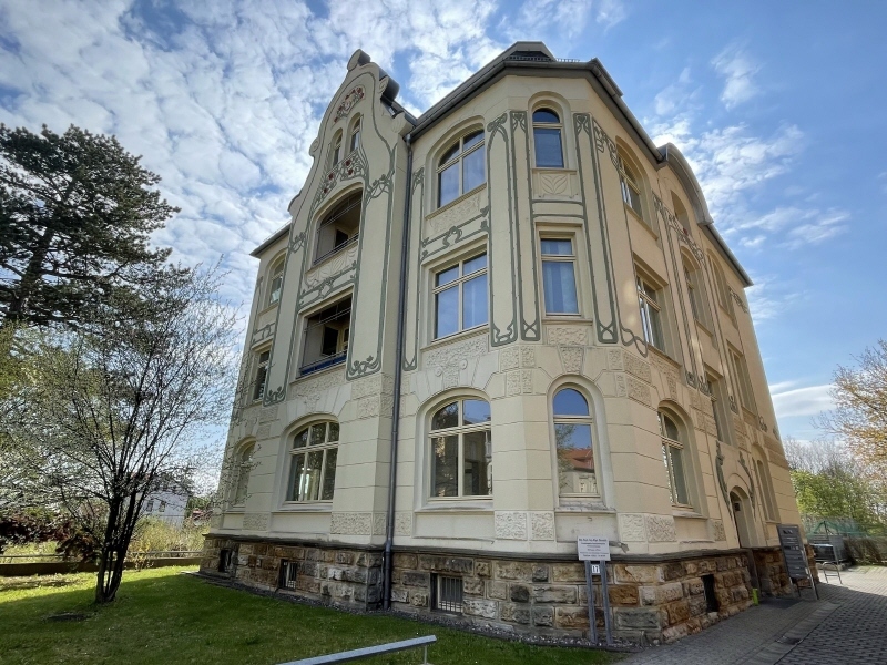 Dachgeschoßwohnung mit Küche