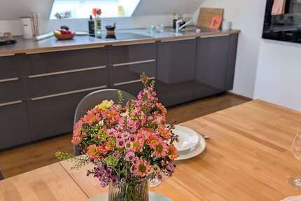 Wohnung Stuttgart Obertürkheim - 3 Zimmer, 140 m&sup2;, 2.100&euro; | Angebot:27305433