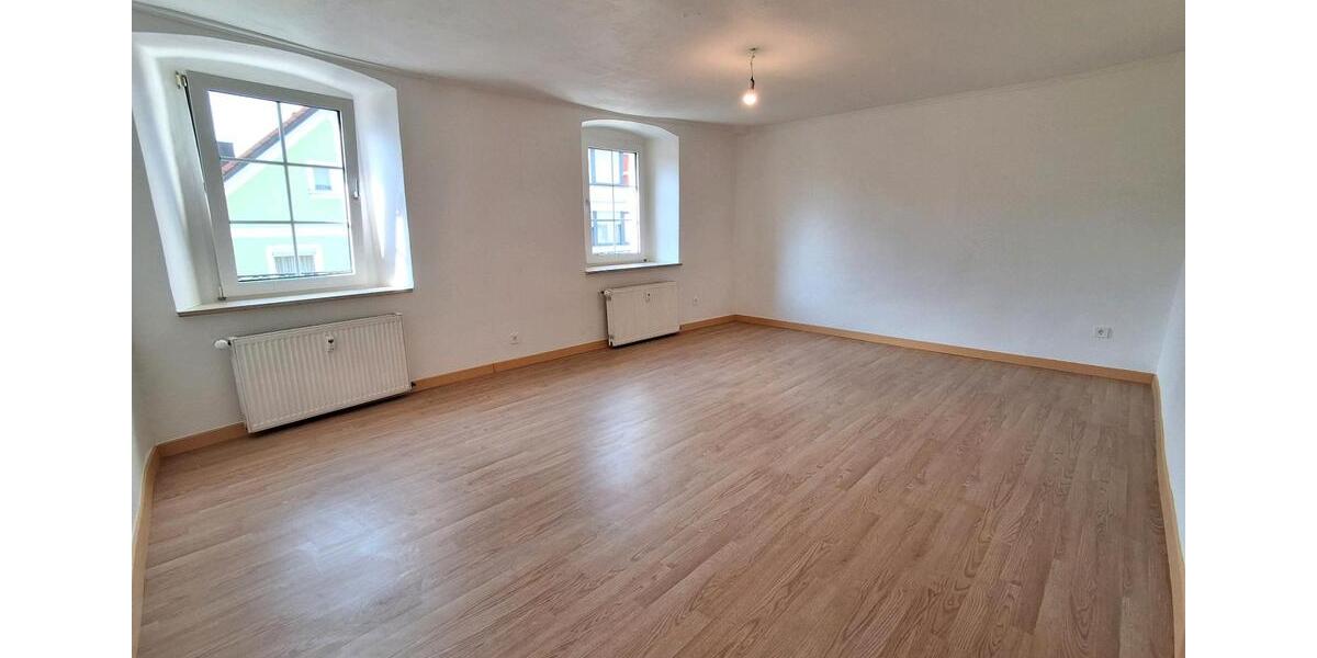 Etagenwohnung Neustadt an der Waldnaab - 5 Zimmer, 110 m&sup2;, 1.200&euro; | Angebot:26253658