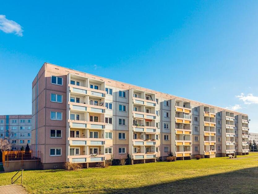 Lichtdurchflutetes Wohnglück mit Balkon und offener Küche ! 