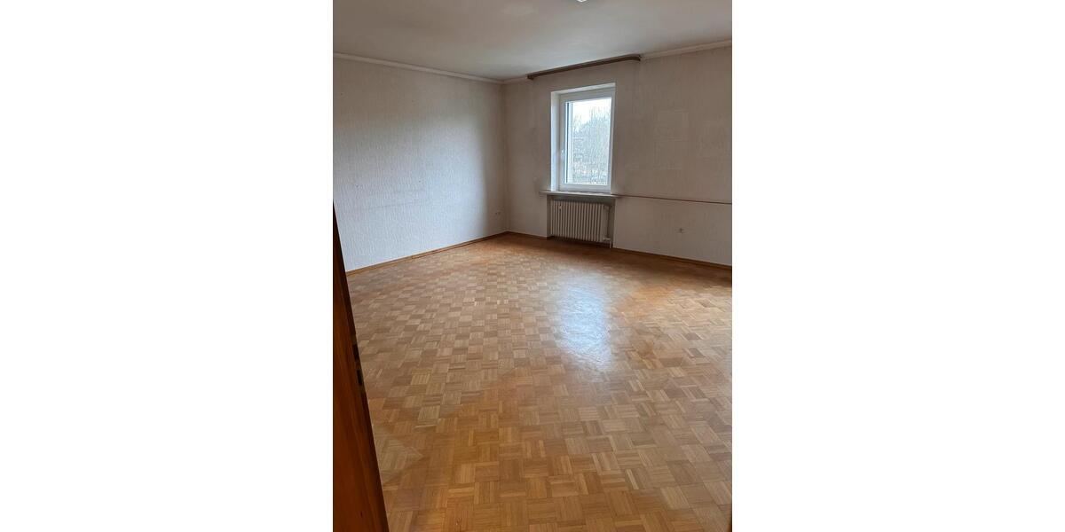 Dachgeschoßwohnung Hof Altstadt - 4 Zimmer, 120 m&sup2;, 650&euro; | Angebot:26591661