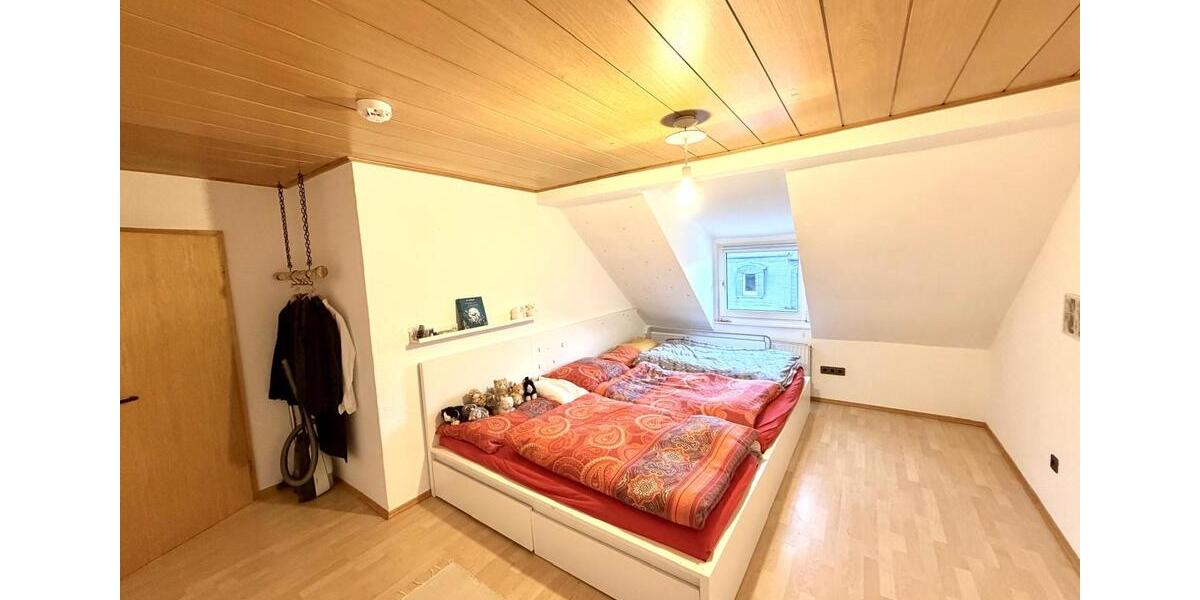 Dachgeschoßwohnung Duisburg - 3 Zimmer, 70 m&sup2;, 900&euro; | Angebot:26546138